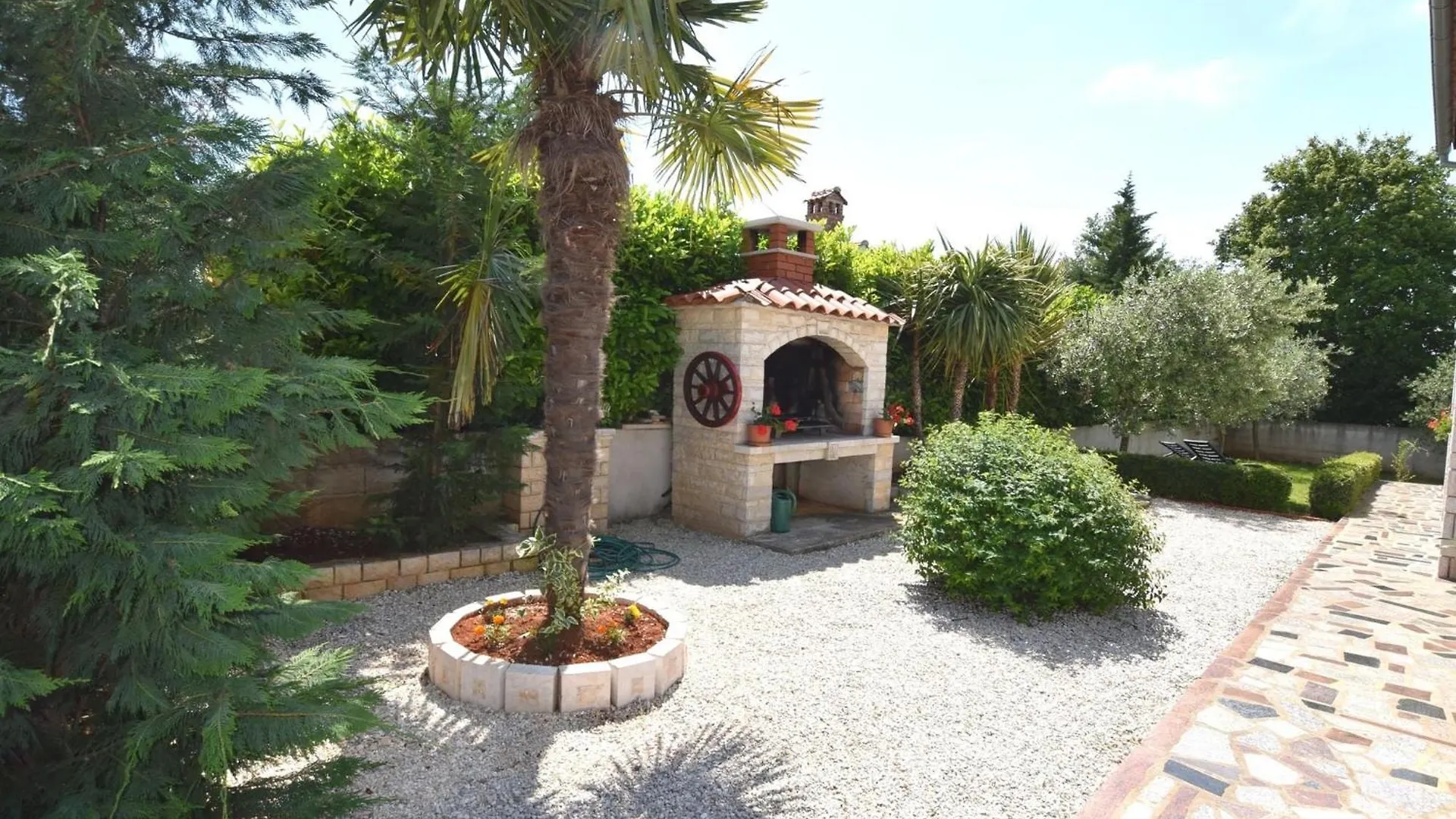 Lovely Apartment With Pool In Pore Poreč