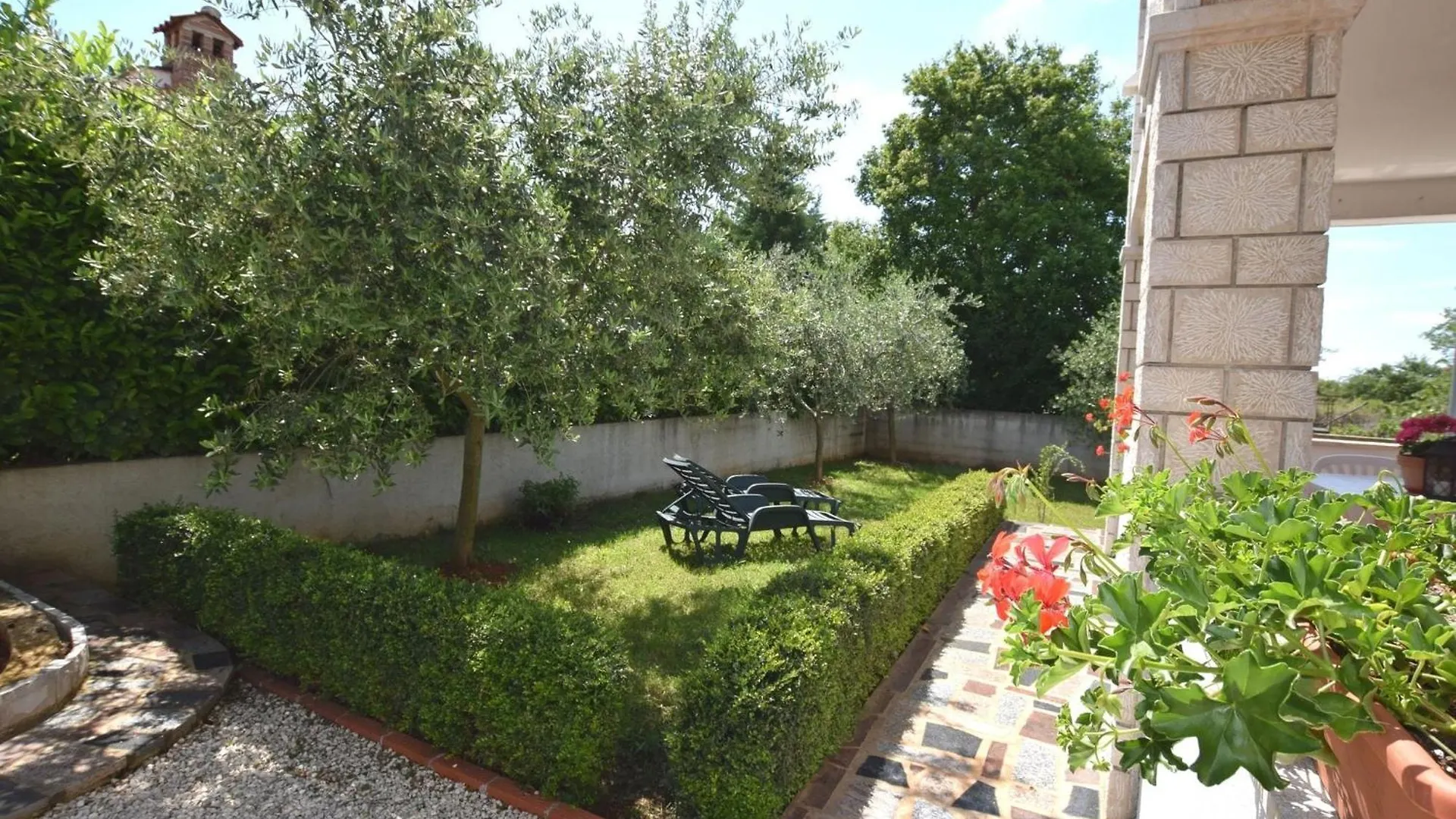 Lovely Apartment With Pool In Pore Poreč