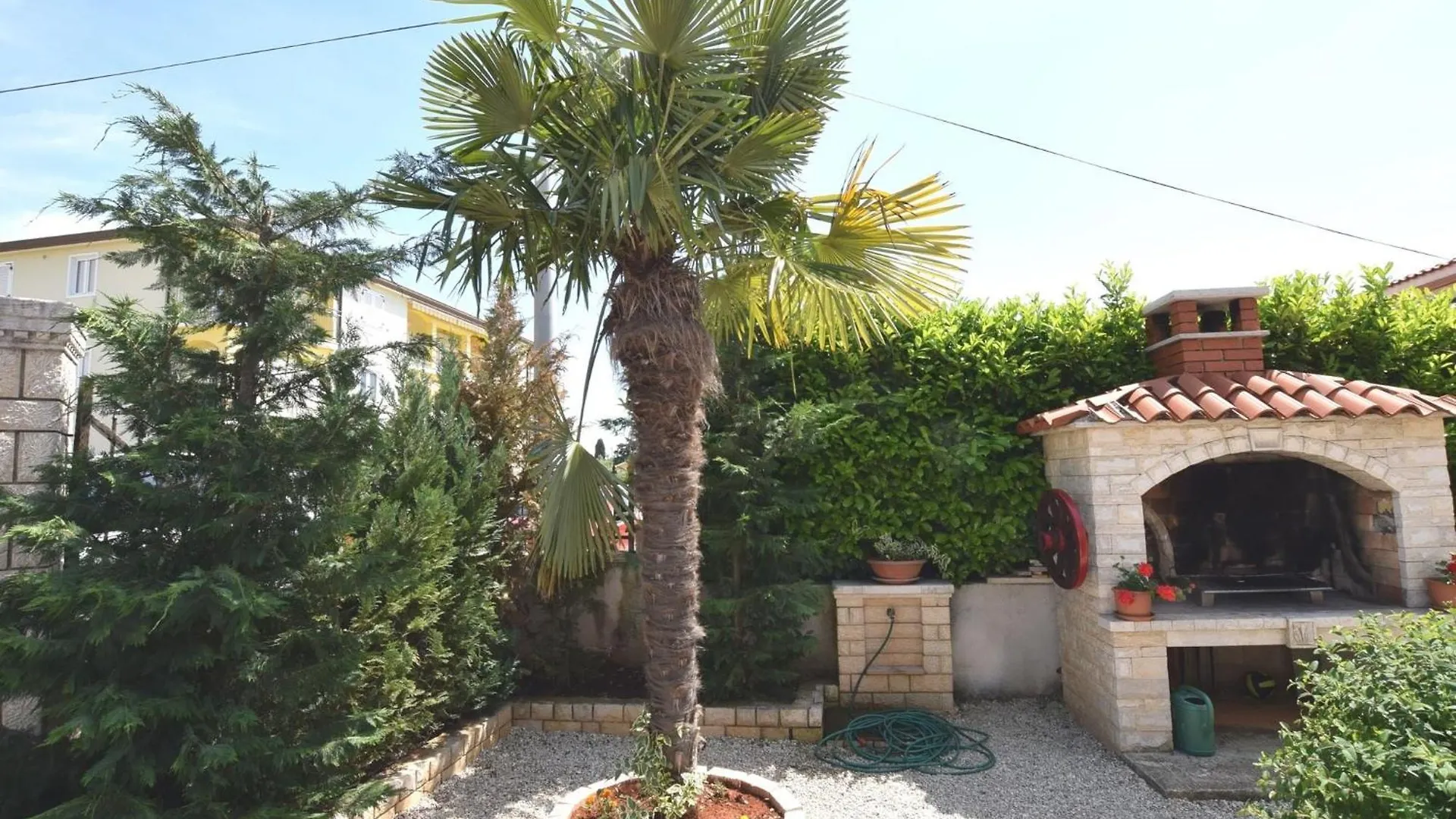 Lovely Apartment With Pool In Pore Poreč