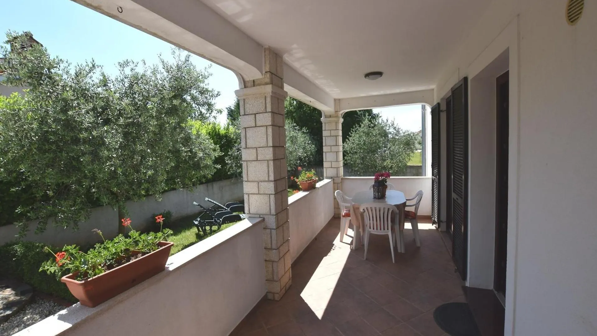 Lovely Apartment With Pool In Pore Poreč