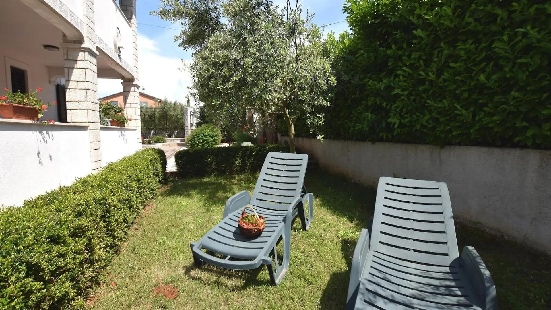 Lovely Apartment With Pool In Pore Poreč